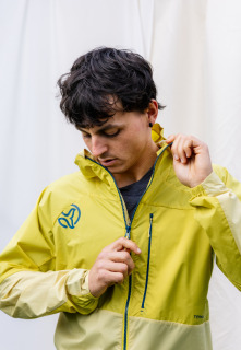 Chaquetas y  chalecos